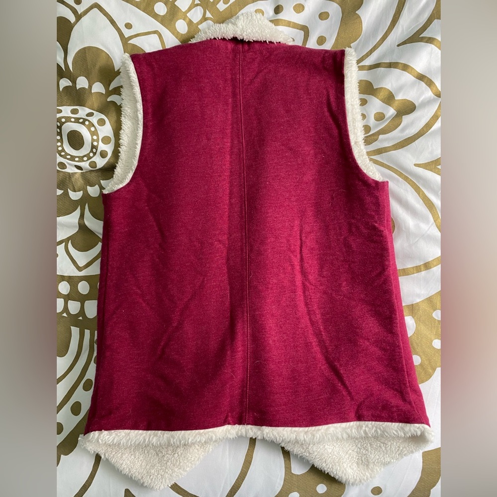 Fluffy Vest - Picture 2 of 8